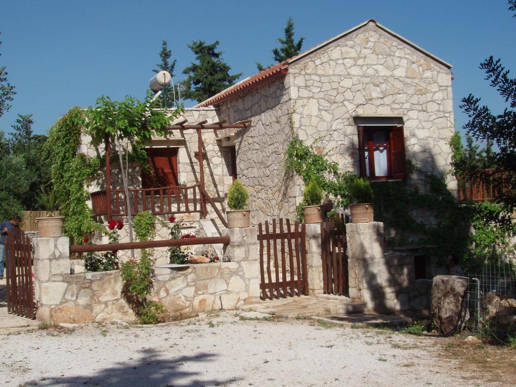 Maison d'hôtes Manoli'S House à Douliana Chambre photo